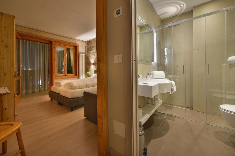 Triple Room with Veranda image 4