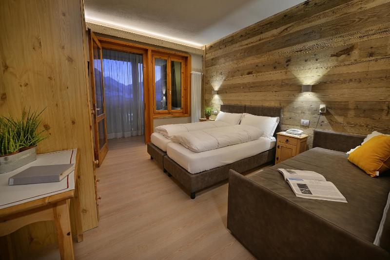 Triple Room with Veranda image 3