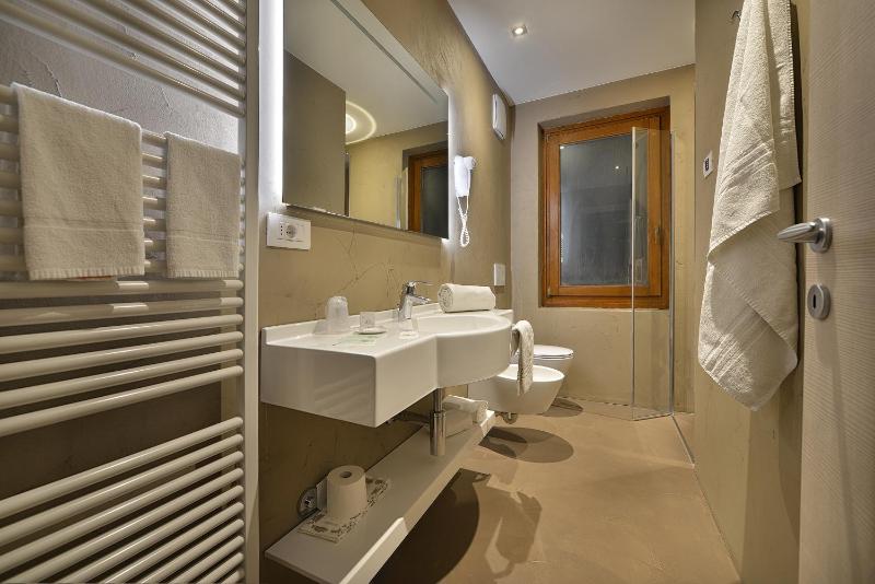 Standard Double Room image 1