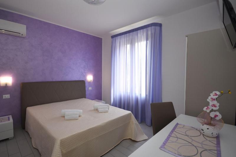 Superior Double Room with Balcony image 3