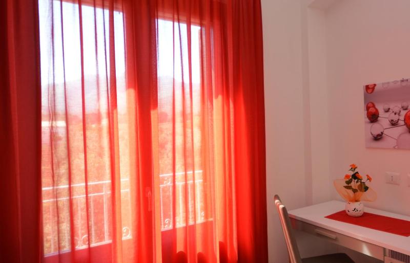 Deluxe Double Room with Balcony image 4