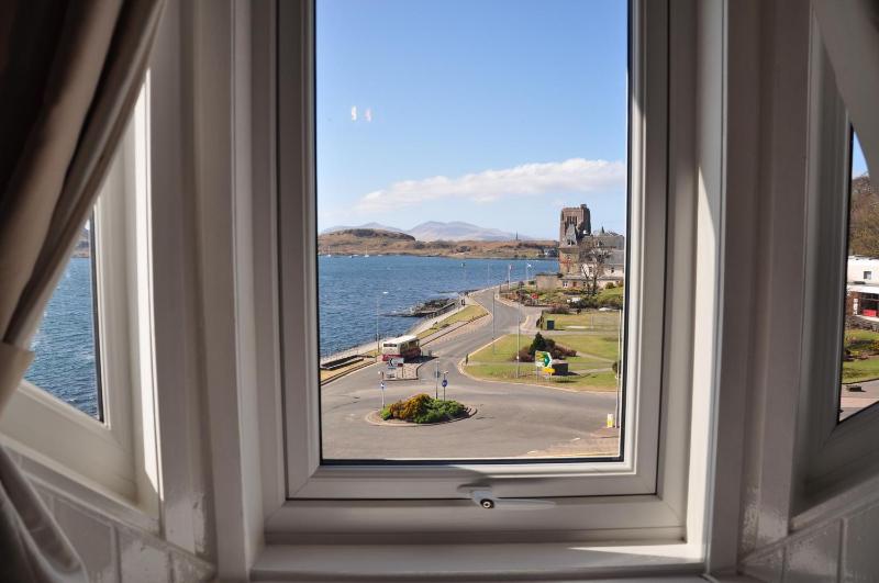 Large Double Room with Sea View image 1