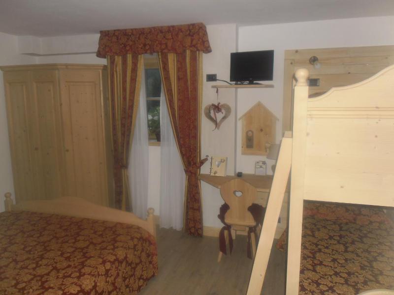 Quadruple Room image 4