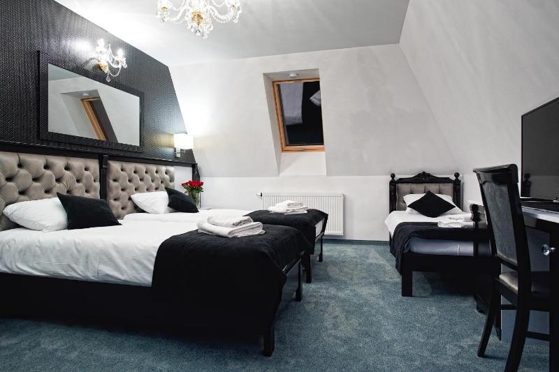 Deluxe Triple Room image 4