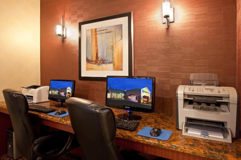 Holiday Inn Express Hotel & Suites Pittsburgh Airport By IHG - image 30