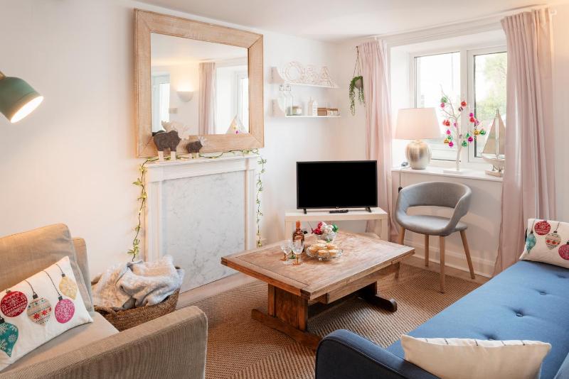 Two-Bedroom House image 4