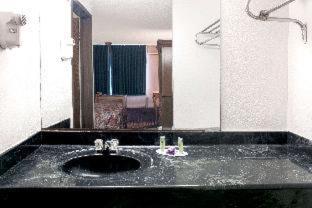 Room #24786217 image 4