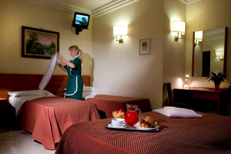 Quadruple Room image 3