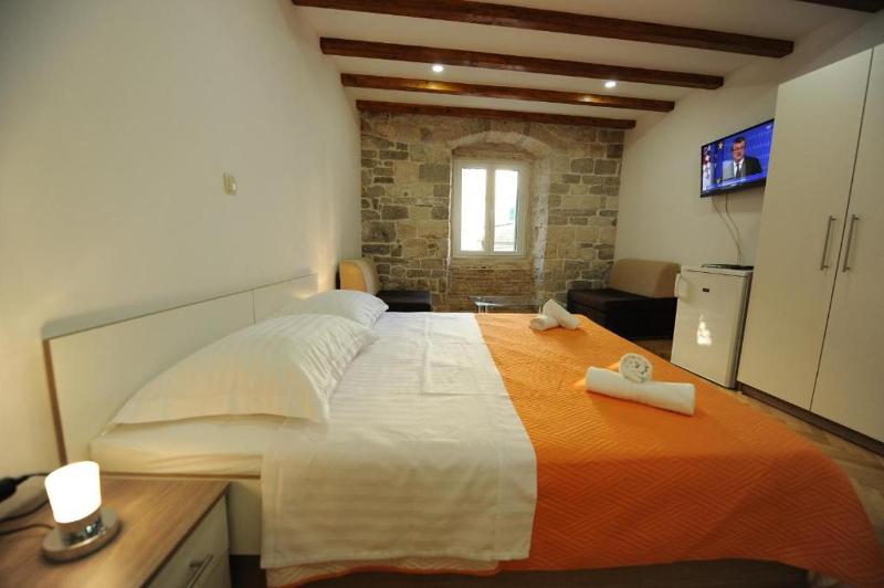 Triple Room image 2