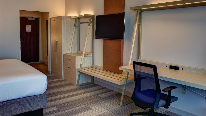 King Room - Non-Smoking image 3