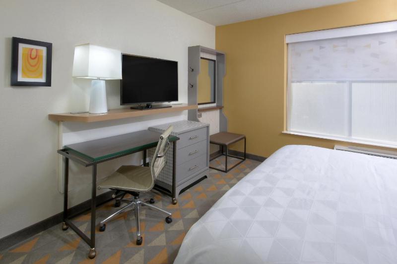 King Room with Bath Tub - Disability Access/Non-Smoking  image 3