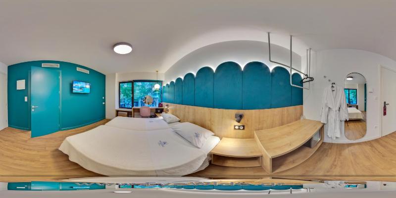 Executive Twin Room with Balcony  image 4