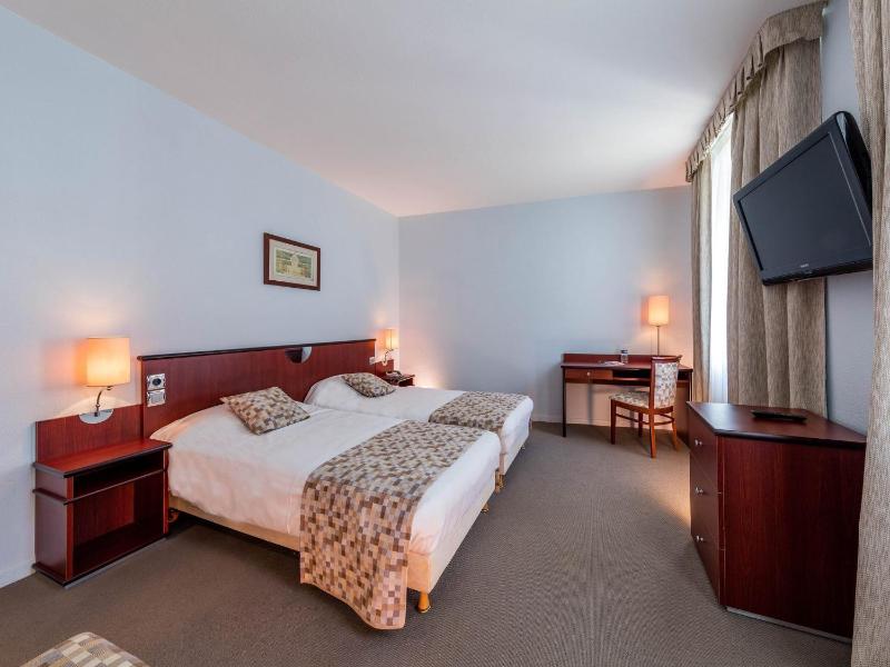 Double or Twin Room image 3