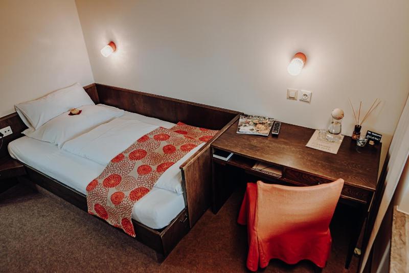 Basic Single Room image 2