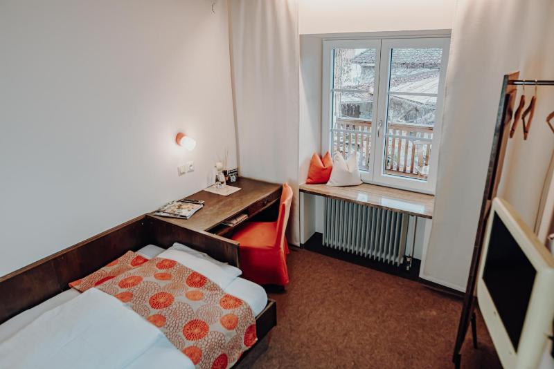 Basic Single Room image 3