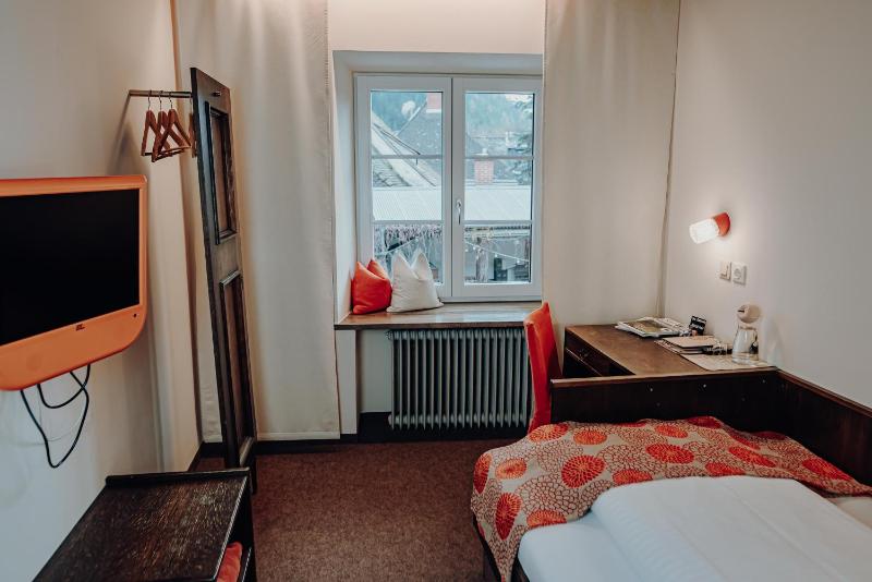 Basic Single Room image 4