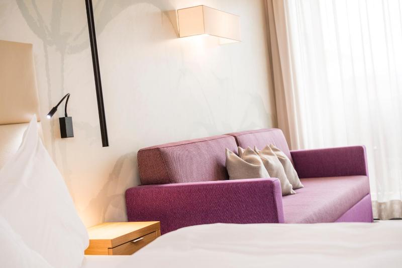 Deluxe Double Room with Balcony image 2