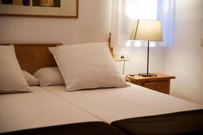Twin Room image 2
