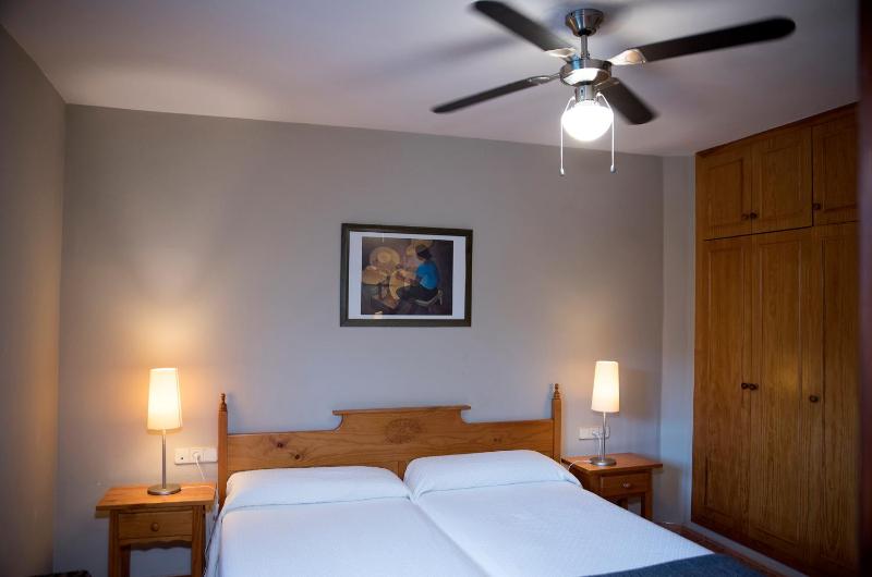 Twin Room image 3