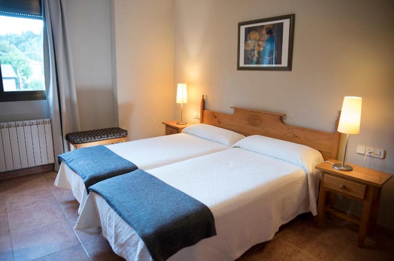 Twin Room image 4