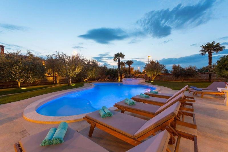 Five-Bedroom Villa image 3