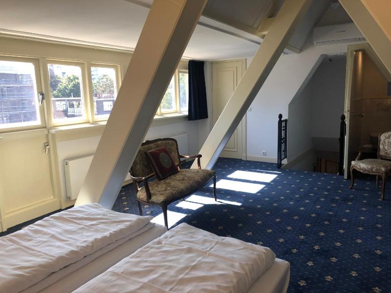 Suite with Balcony image 3