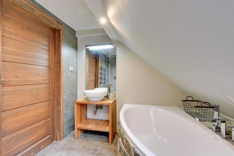 Grand Apartments - Wood Loft Apartment - image 18