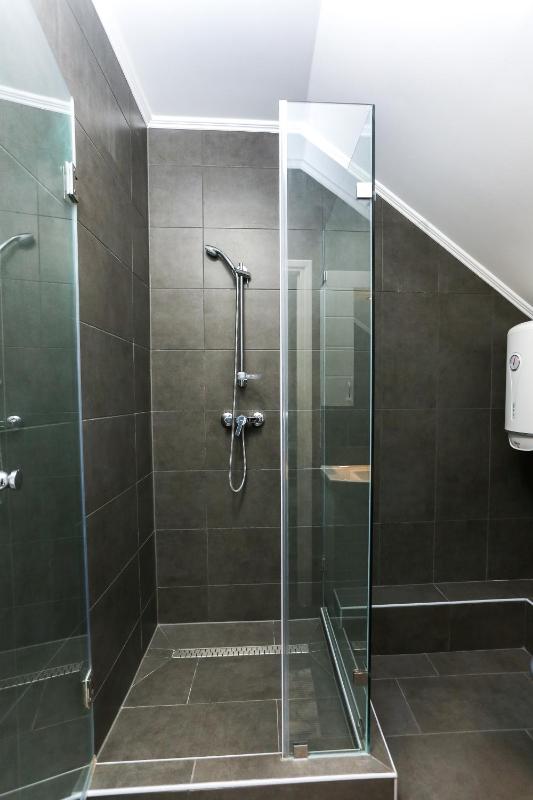 One-Bedroom Apartment image 3
