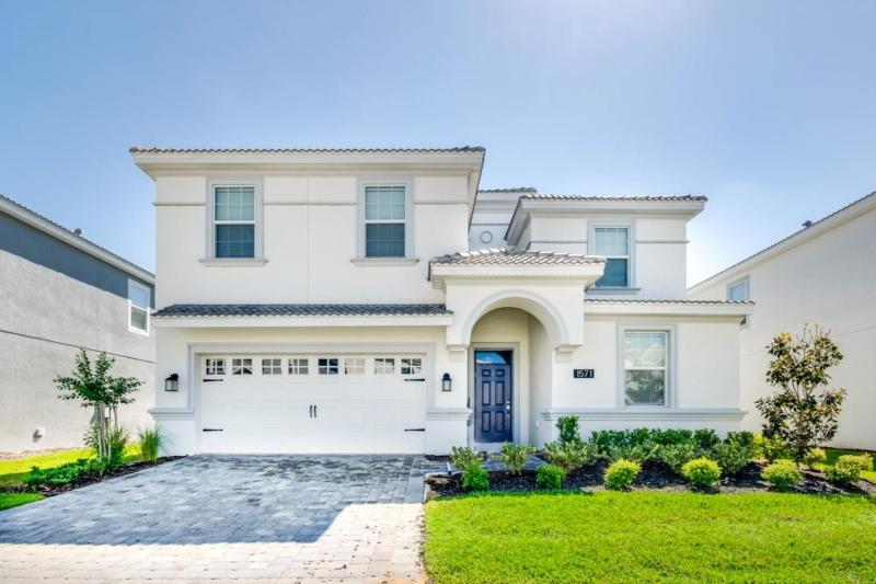 Seven-Bedroom Villa image 2