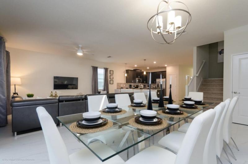Eight-Bedroom House image 2