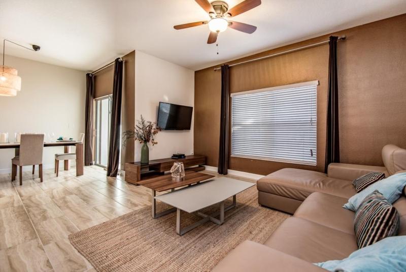 Four-Bedroom Townhouse image 3