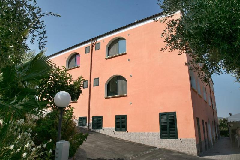 One-Bedroom Apartment image 2