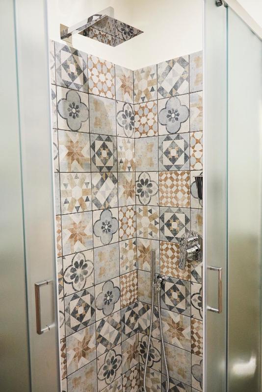 Deluxe Double Room with Extra Bed image 2