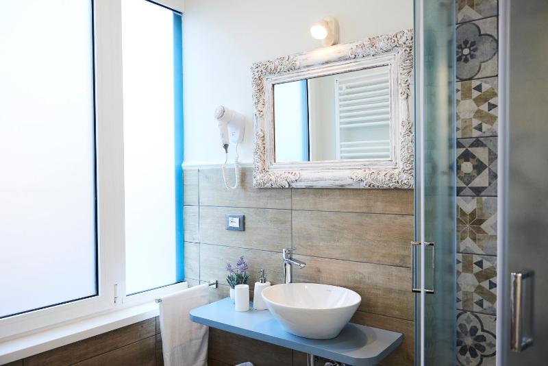 Deluxe Single Room image 3