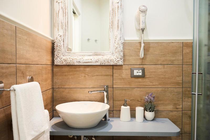 Deluxe Double Room image 4