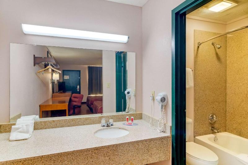 Double Room with Two Double Beds - Non-Smoking image 4