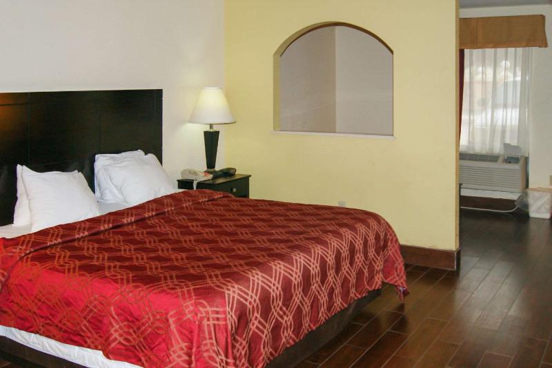 King Suite - Non-Smoking image 3