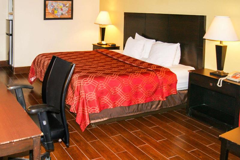 King Suite - Non-Smoking image 2