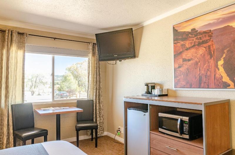 Standard Queen Room-Motel Section image 3