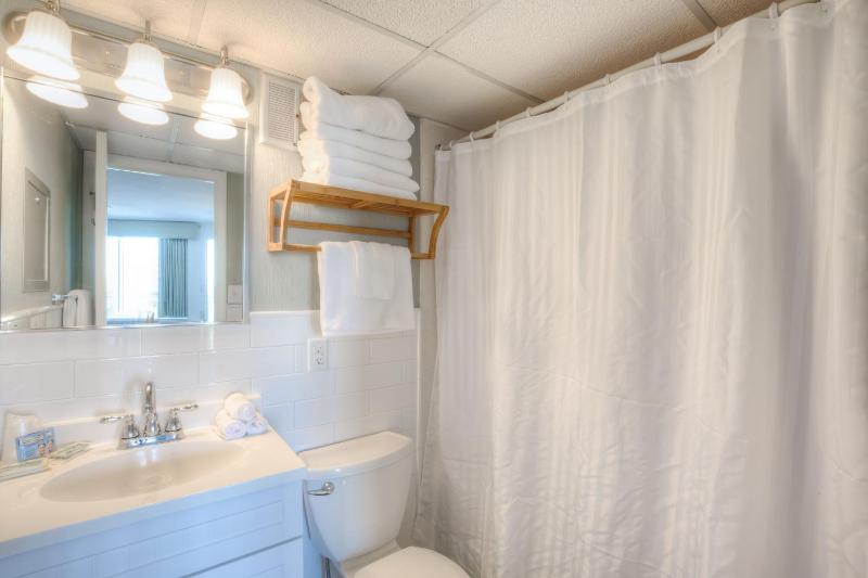 Double Room with Sea View image 4