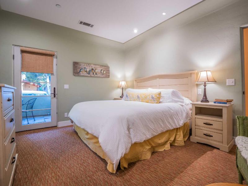 Luxury Suite 1 image 3