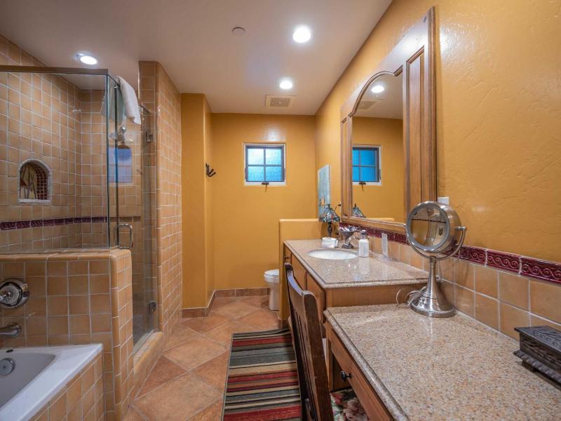 Luxury Suite 3 image 4