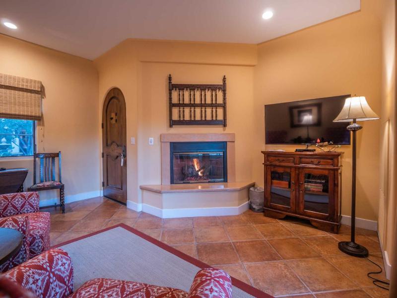 Luxury Suite 3 image 3
