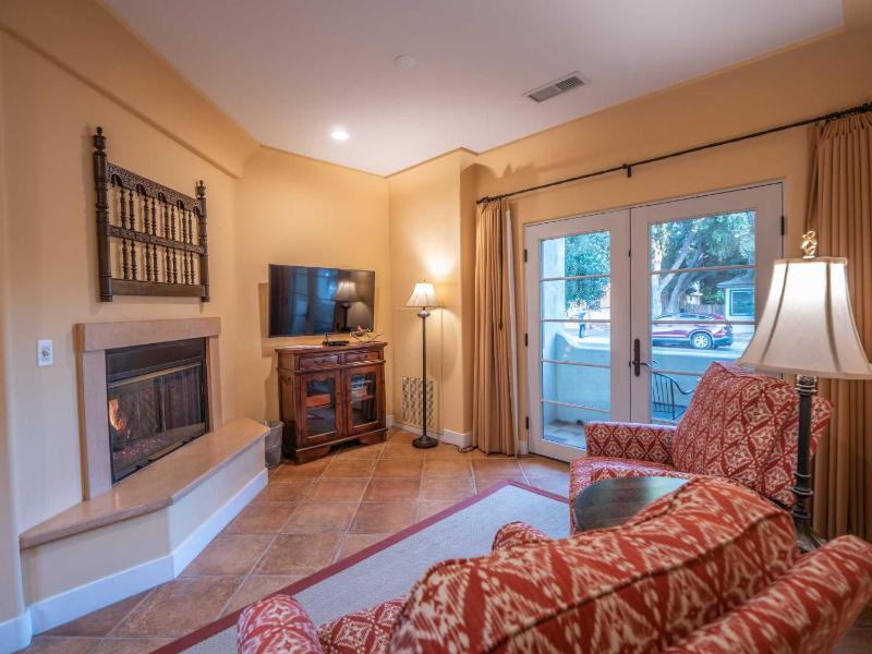 Luxury Suite 3 image 2