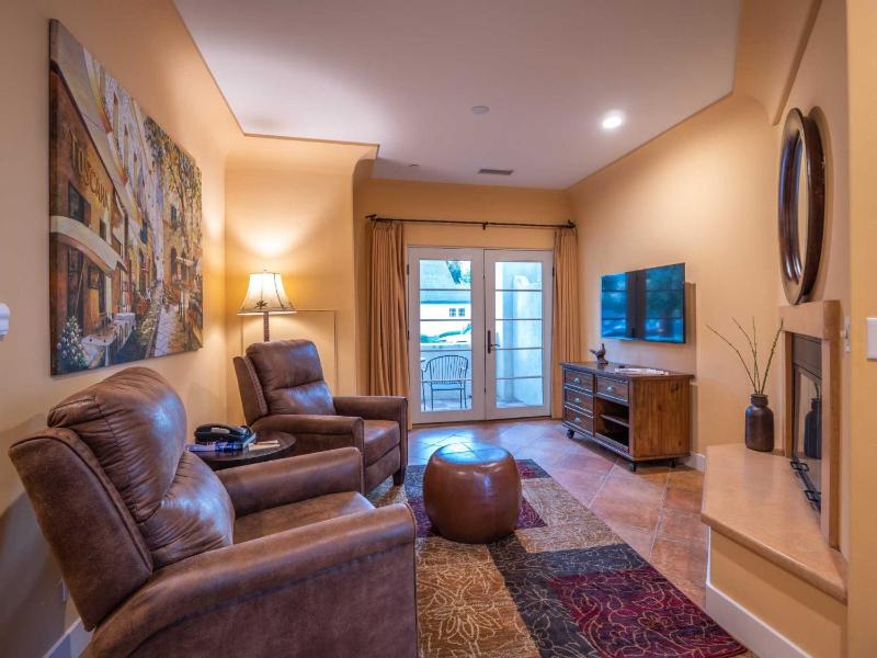 Luxury Suite 4 image 3