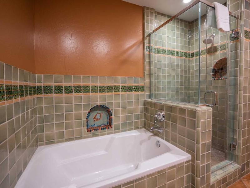 Luxury Suite 7 image 3