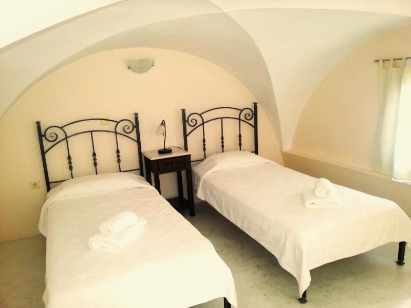 Quadruple Room with Balcony image 3