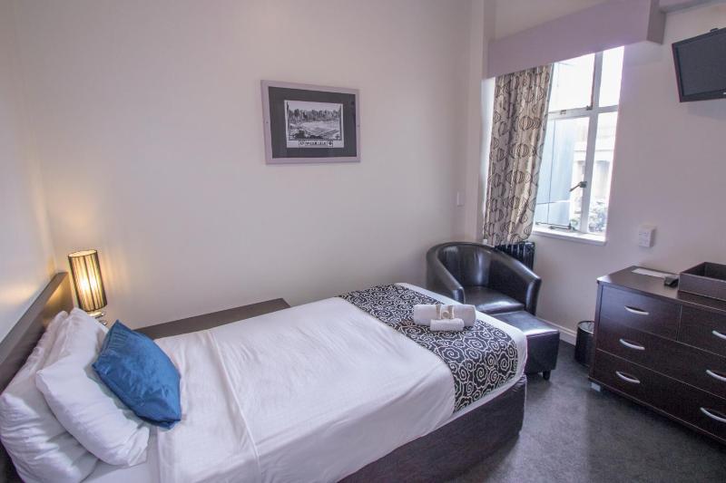 Hotel Waterloo & Backpackers - image 33