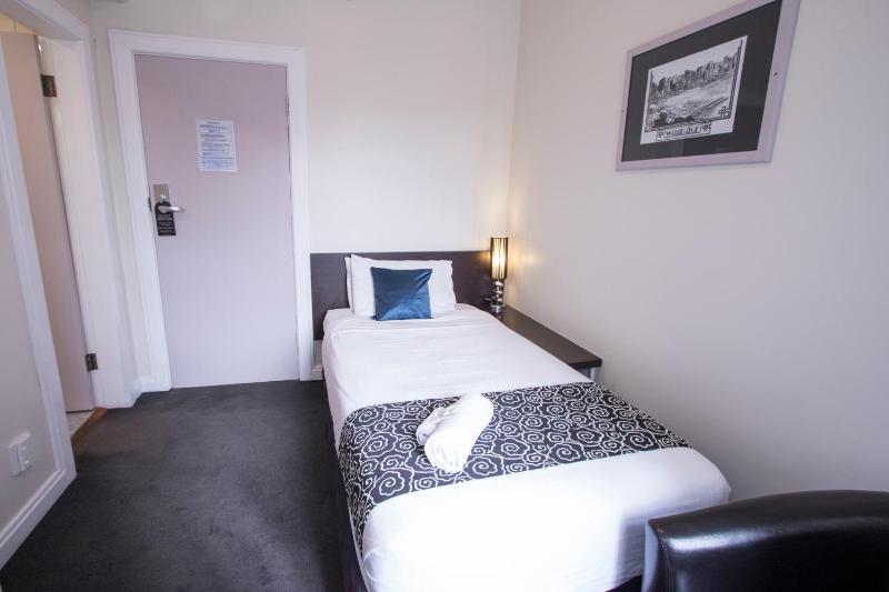 Hotel Waterloo & Backpackers - image 40
