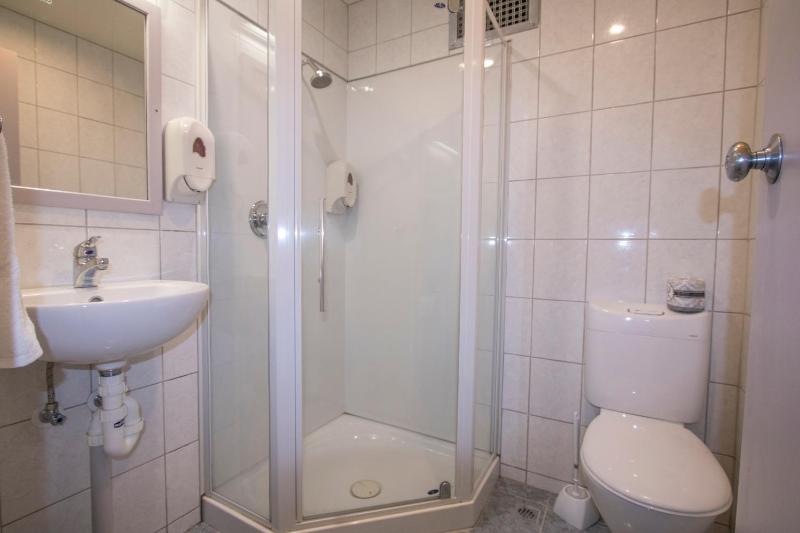 Hotel Waterloo & Backpackers - image 6